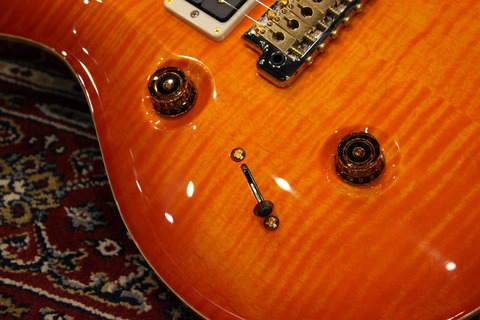 Custom24_Lefty_05.jpg